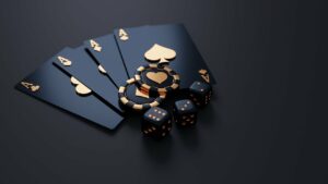 carte da poker e fishes nere con i semi e i simboli d'oro su un tavolo di mogano scuro a simboleggiare il lato oscuro e rischioso del gioco d'azzardo
