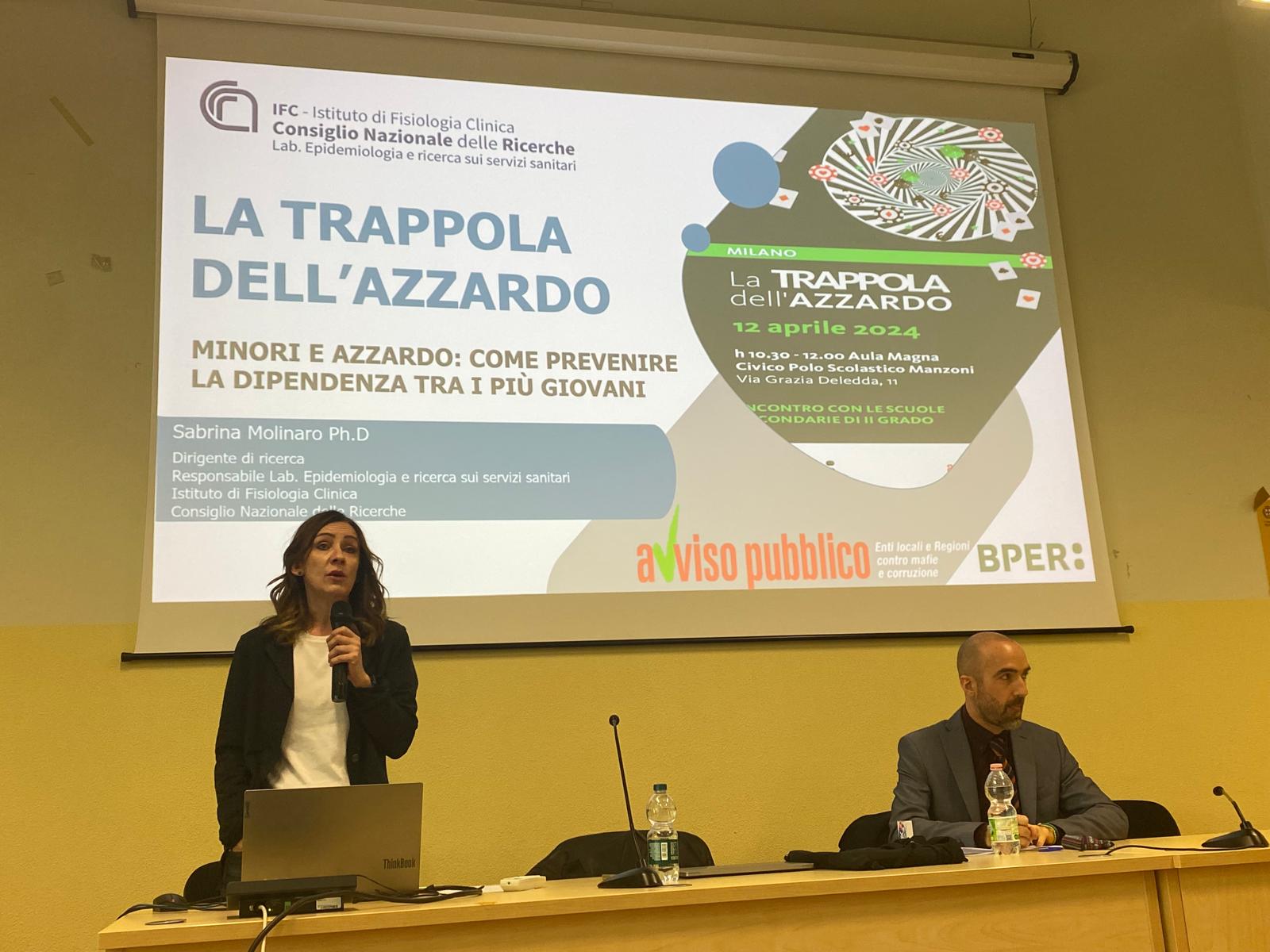 Sabrina Molinaro ricercatrice del CNR presenta i dati del rapporto ESPAD 2023 all'incontro la trappola dell'azzardo organizzato da avviso pubblico per dare la notizia dell'allarme sui giovani minorenni che in Italia giocano d'azzardo