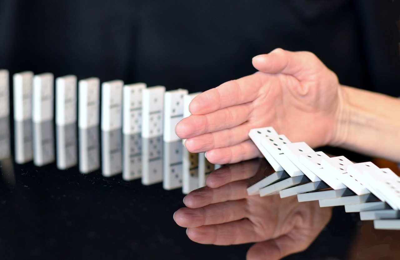 come aiutare i tuoi cari con un problema di gioco d'azzardo che è come un domino