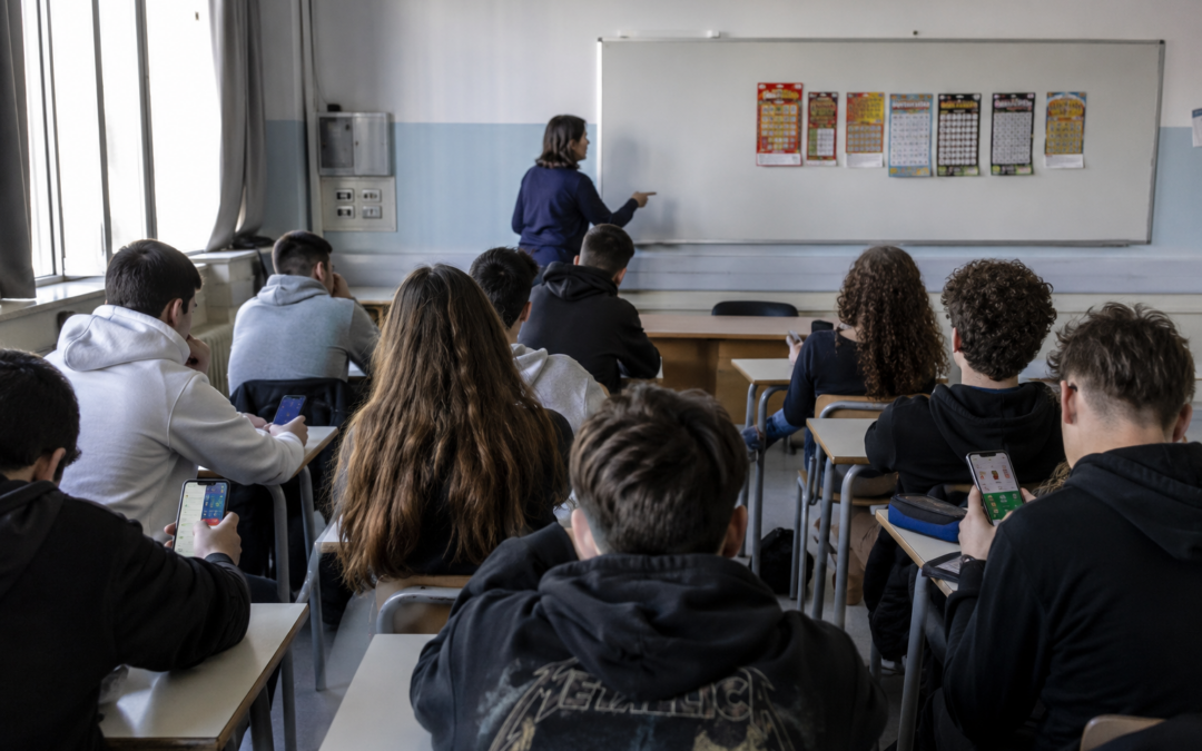 Azzardo, adolescenti e scuola. Guida per i genitori